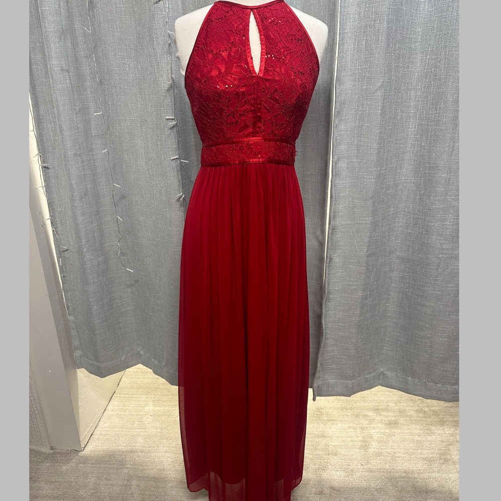 Elegant Red Lace Evening Dress